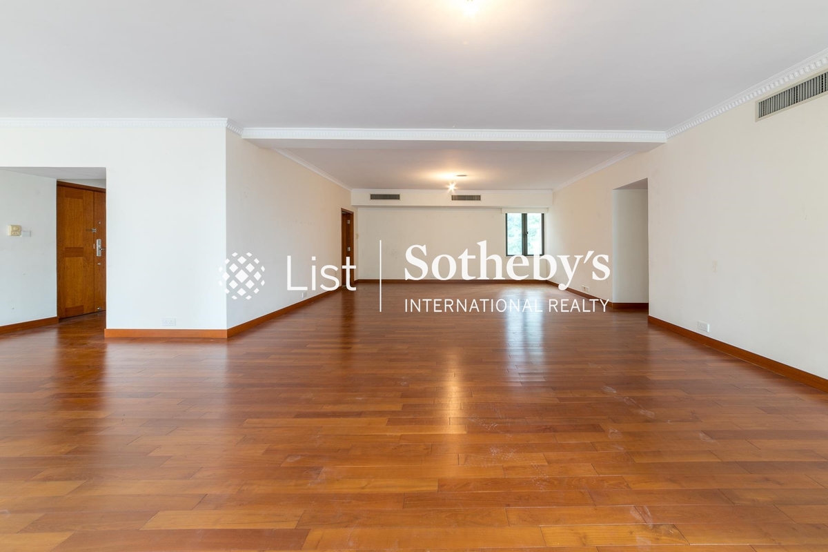 Estoril Court 愛都大廈 | Living and Dining Room