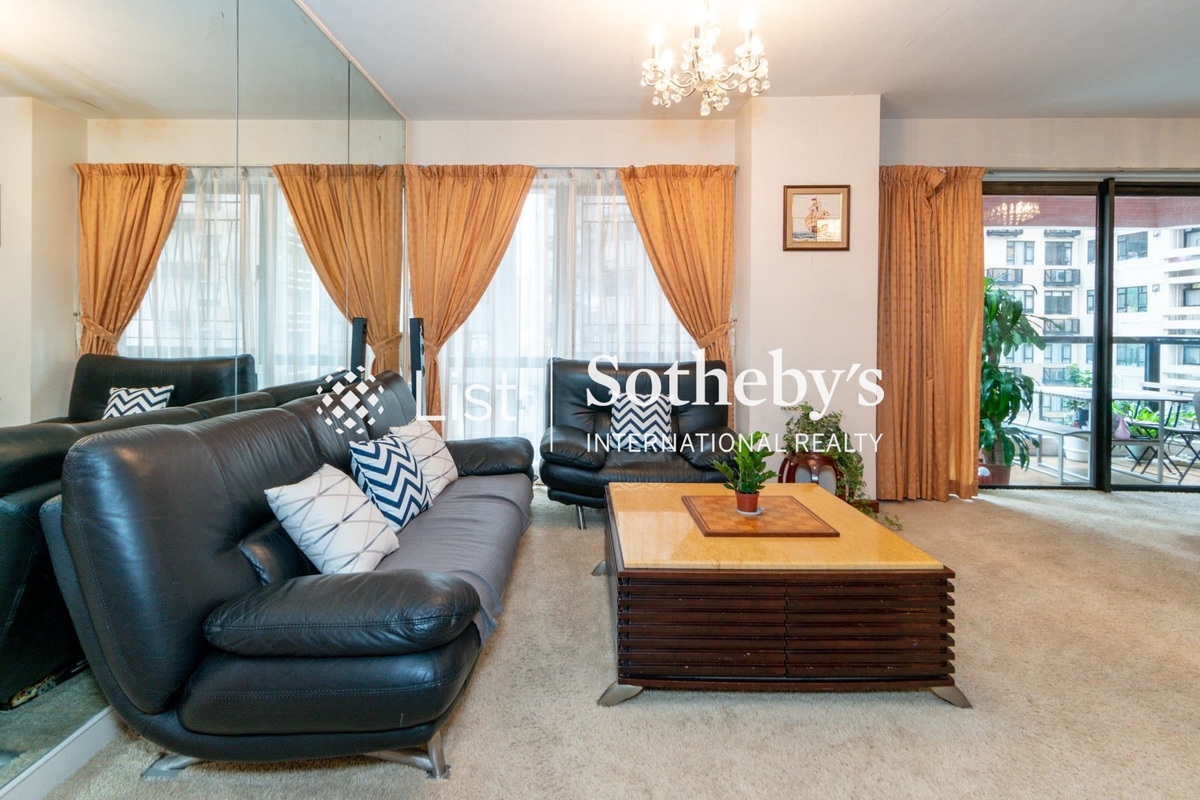 Estoril Court 愛都大廈 | Living and Dining Room