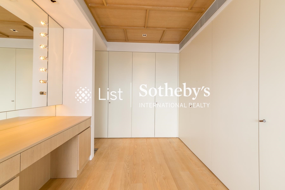 Estoril Court 愛都大廈 | Walk-in Closet in Master Bedroom