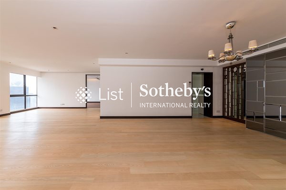 Estoril Court 愛都大廈 | Living and Dining Room