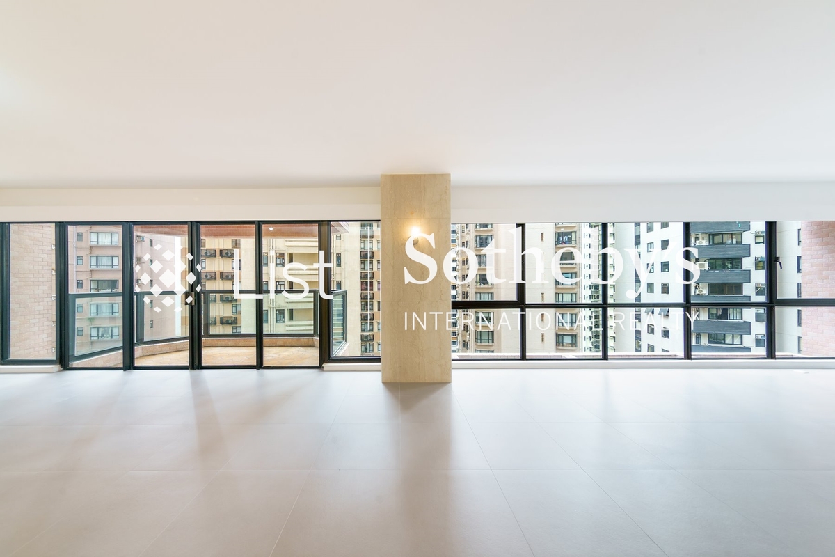 Estoril Court 愛都大廈 | Living and Dining Room