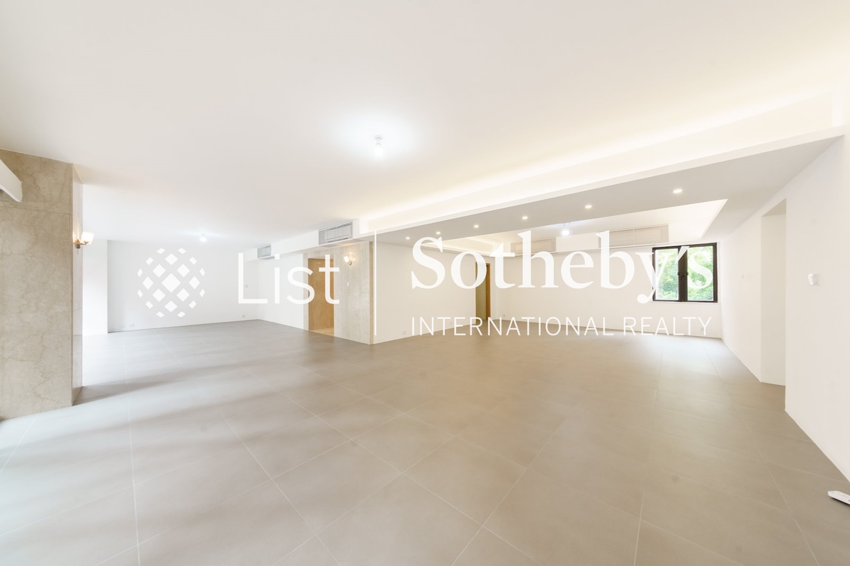 Estoril Court 愛都大廈 | Living and Dining Room