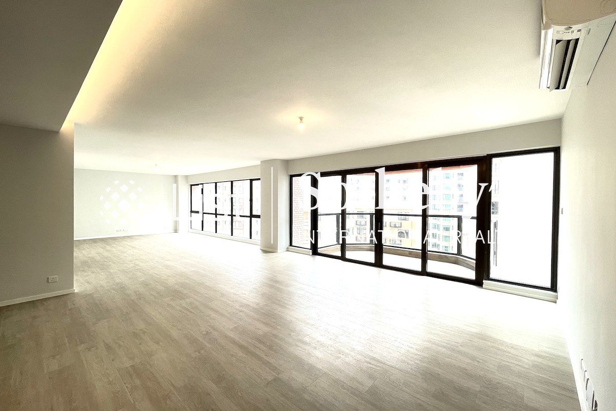 Estoril Court 爱都大厦 | Living and Dining Room