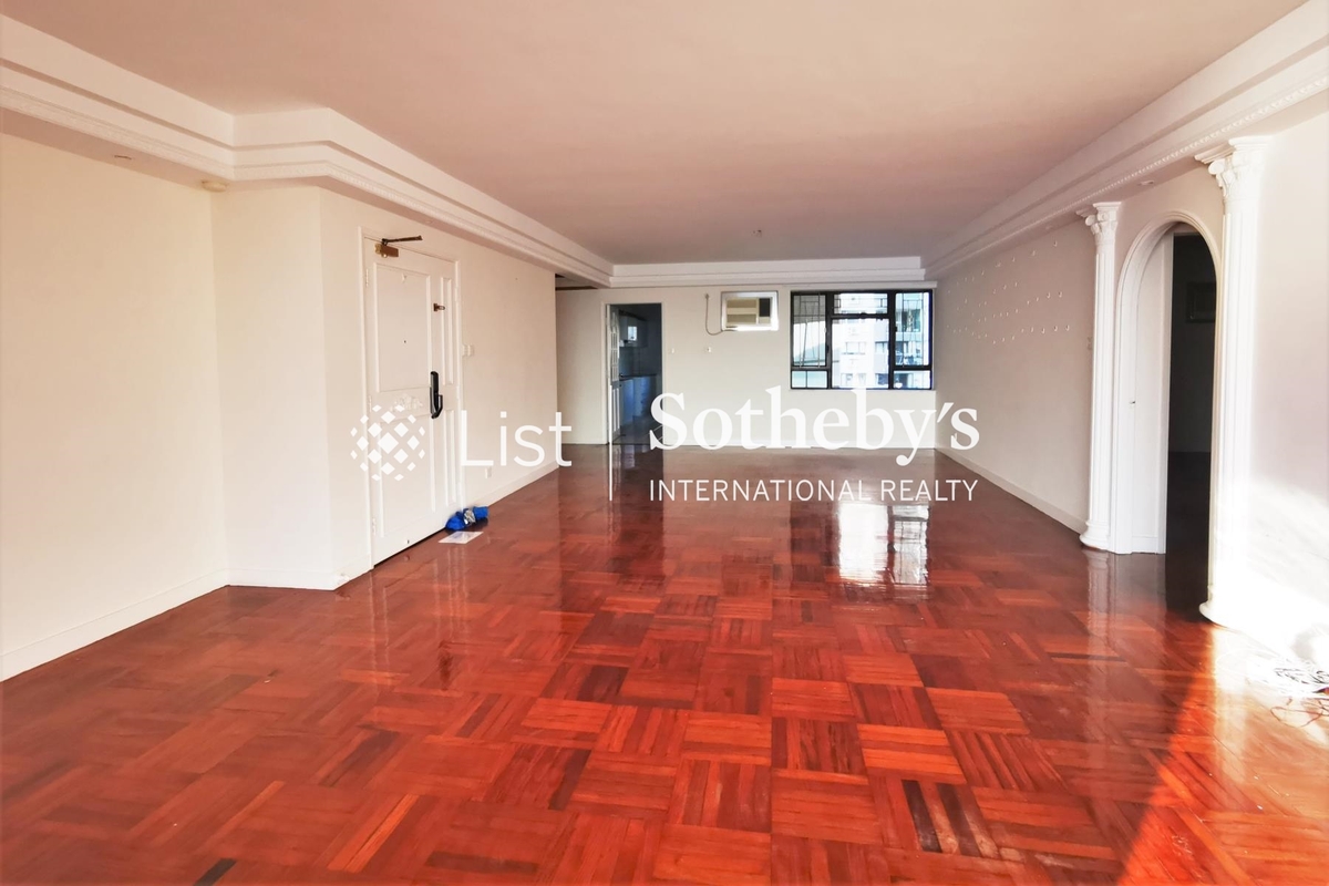 Baguio Villa 碧瑤灣 | Living and Dining Room