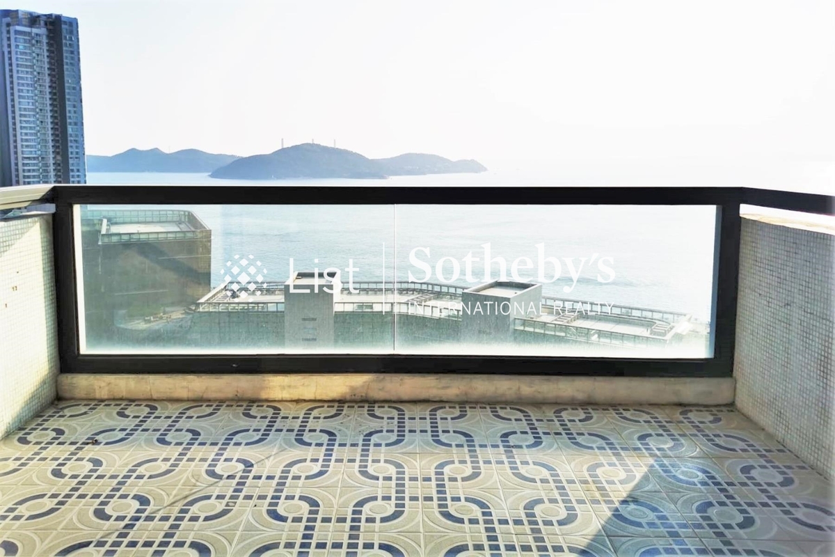 Baguio Villa 碧瑤灣 | Balcony off Living and Dining Room