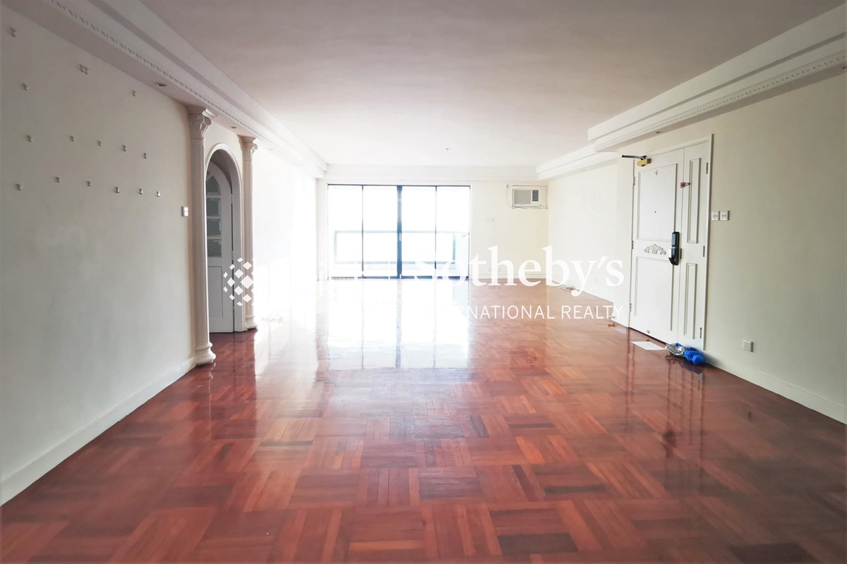 Baguio Villa 碧瑤灣 | Living and Dining Room