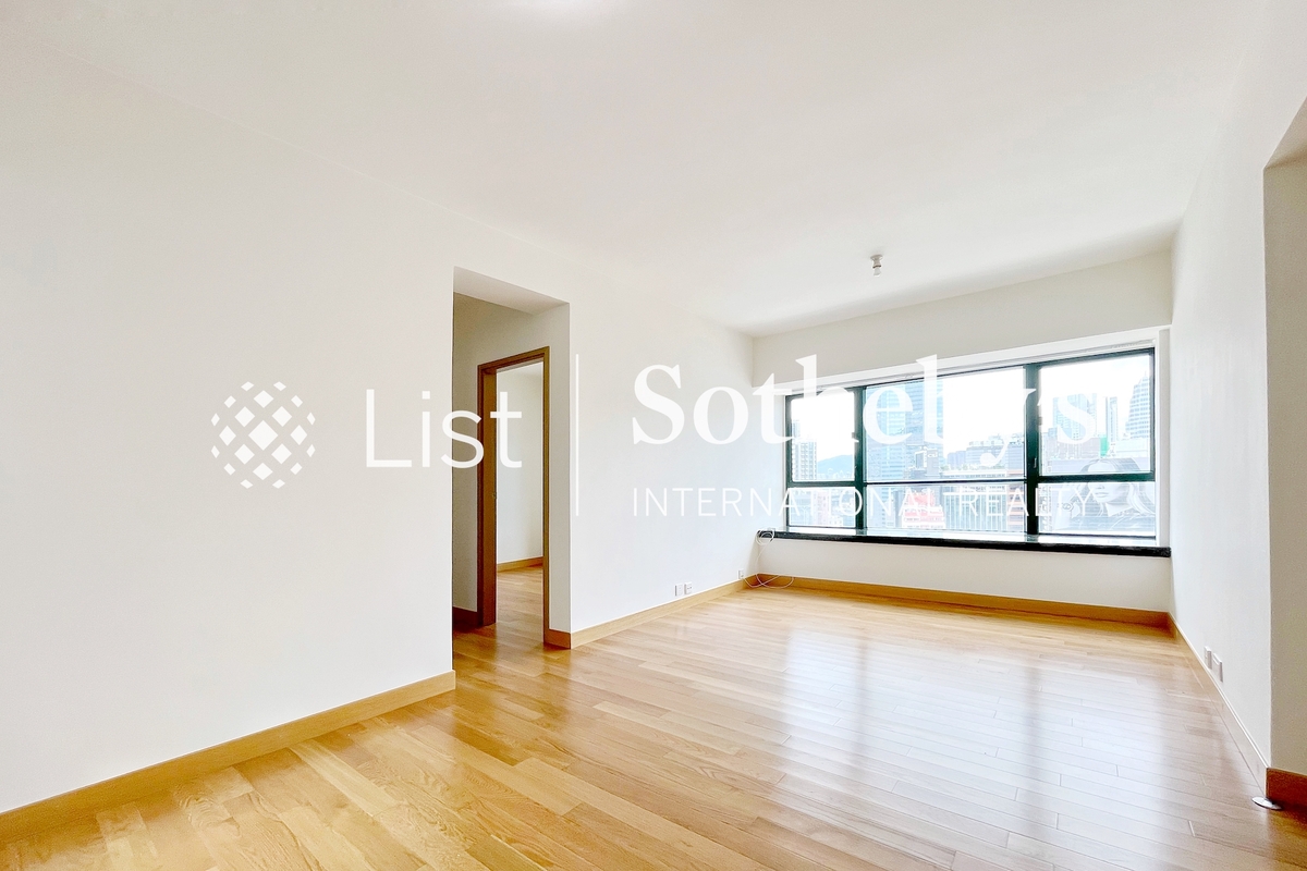 Dragon Court 恆龍閣 | Living and Dining Room