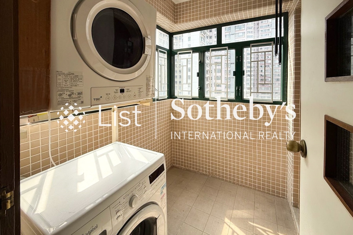 Dragon Court 恆龍閣 | Storage at Entrance