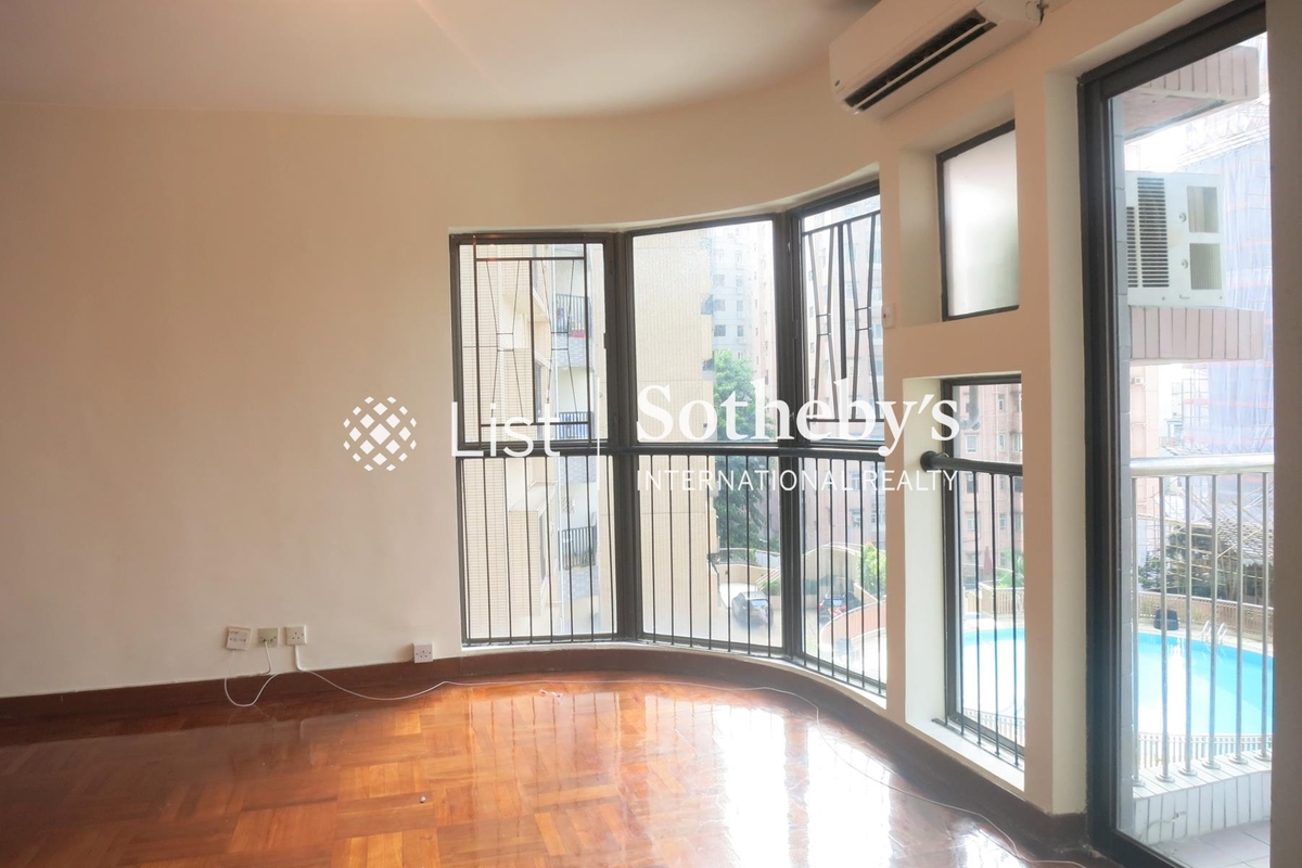 Dragonview Court 龍騰閣 | Living and Dining Room