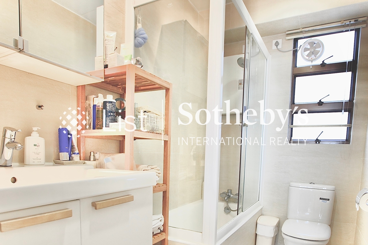 Dragonview Court 龍騰閣 | Master Bathroom