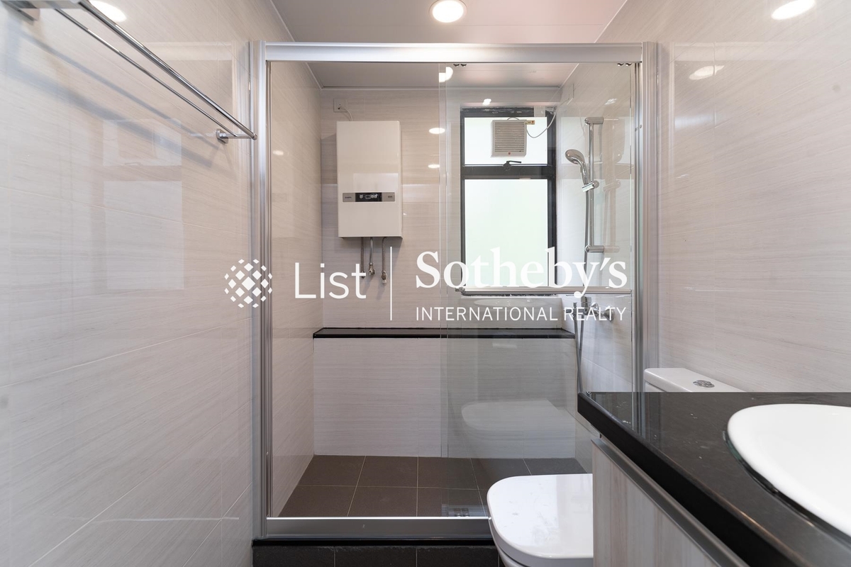 Grand Garden 華景園 | Guest Bathroom