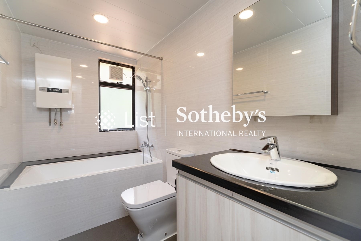 Grand Garden 華景園 | Master Bathroom