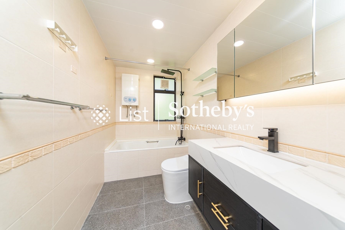 Grand Garden 華景園 | Master Bathroom