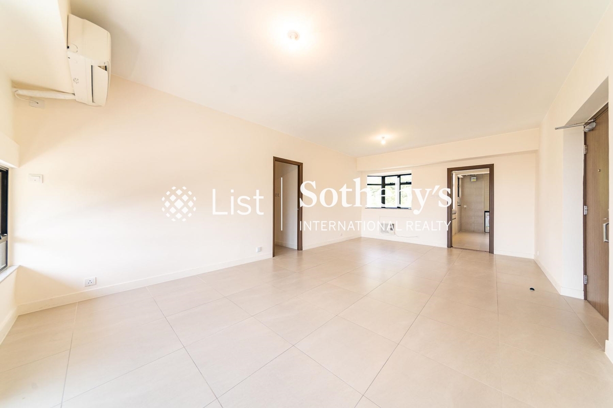 Grand Garden 華景園 | Living and Dining Room