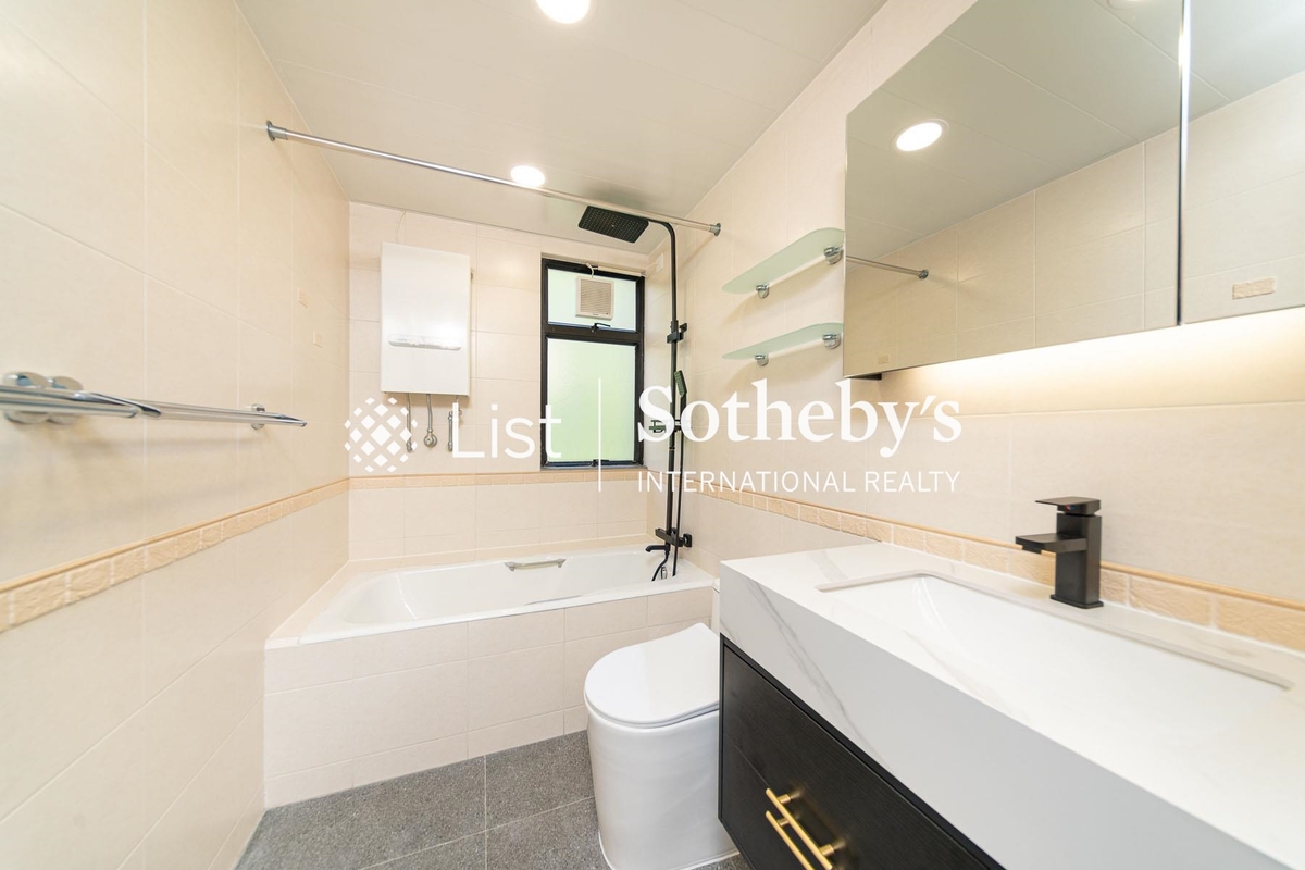 Grand Garden 華景園 | Guest Bathroom