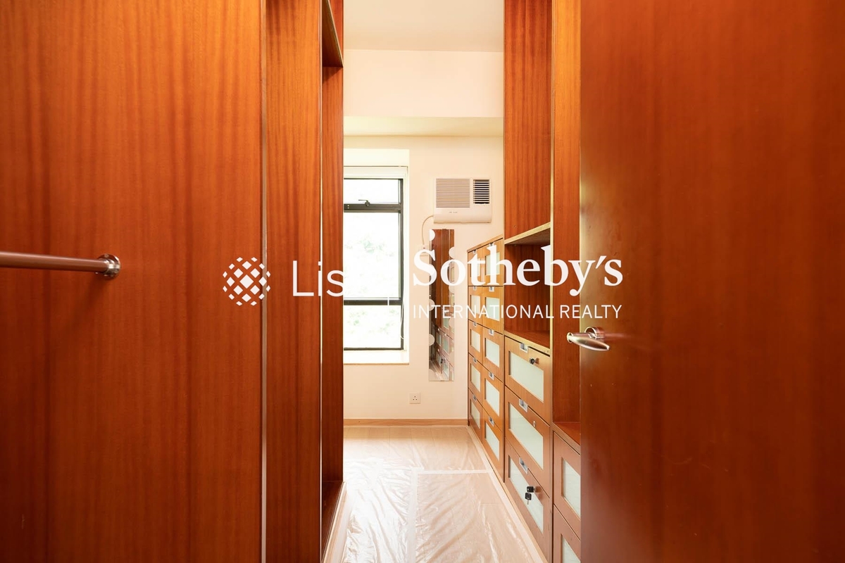 Grand Garden 華景園 | Built-in Wardrobe in Master Bedroom