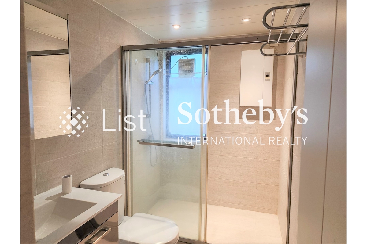 Grand Garden 華景園 | Guest Bathroom