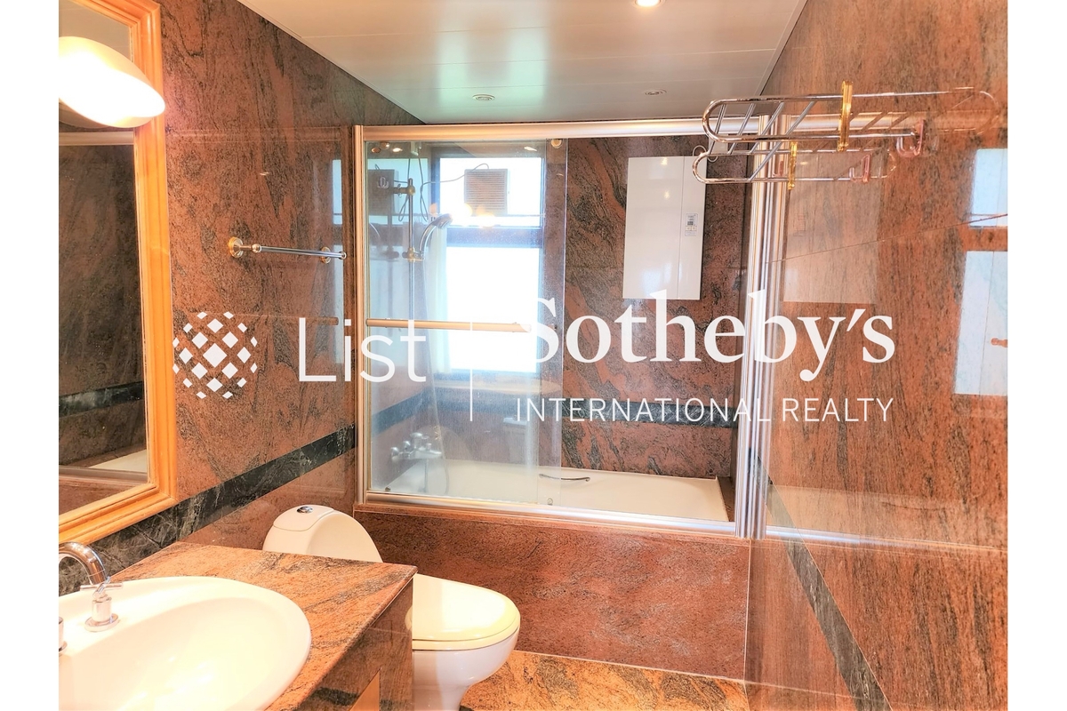 Grand Garden 華景園 | Master Bathroom