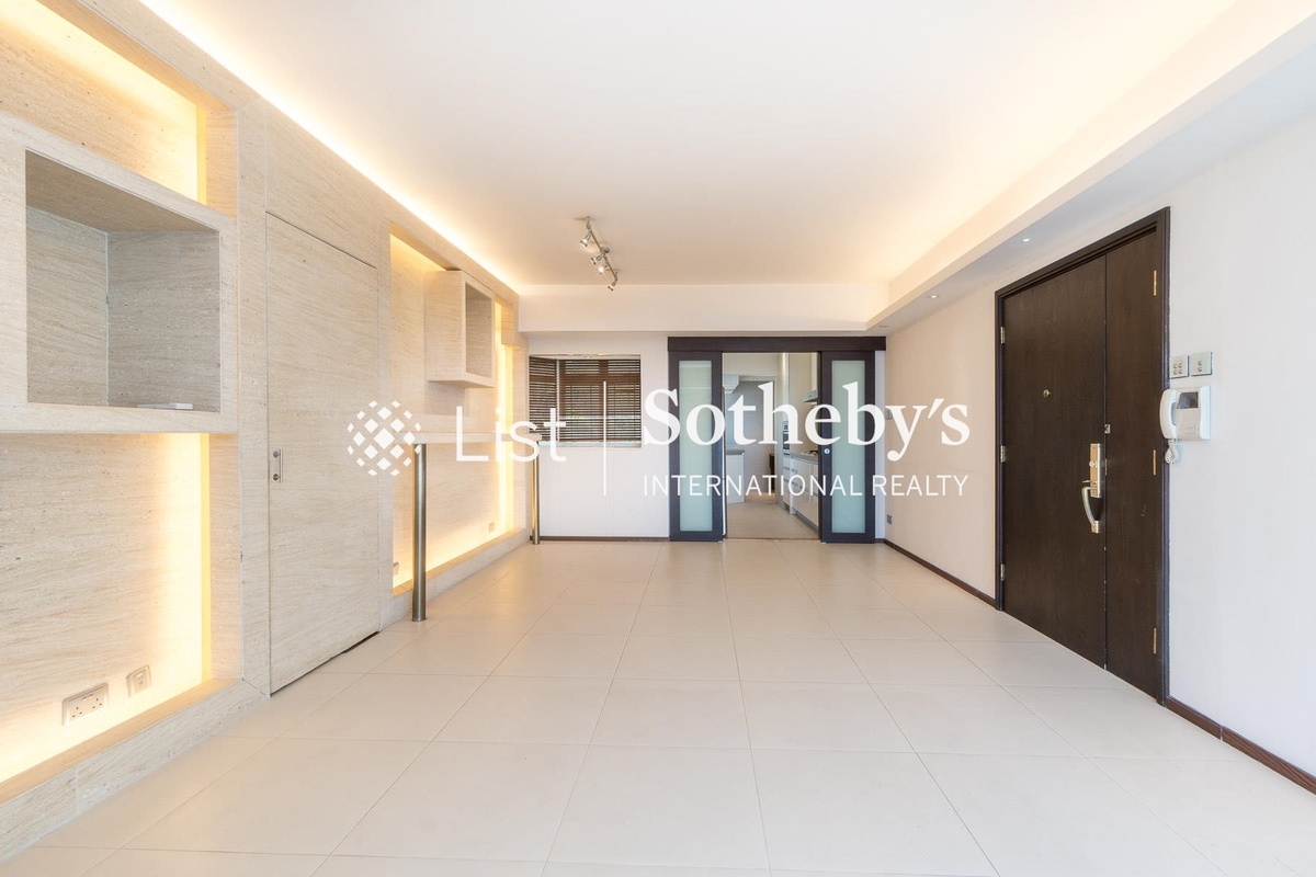 Grand Garden 華景園 | Living and Dining Room