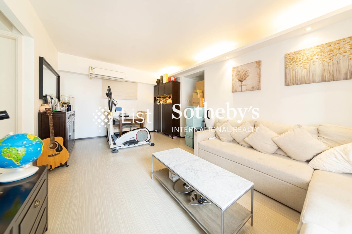 Excelsior Court 輝鴻閣 | Living and Dining Room