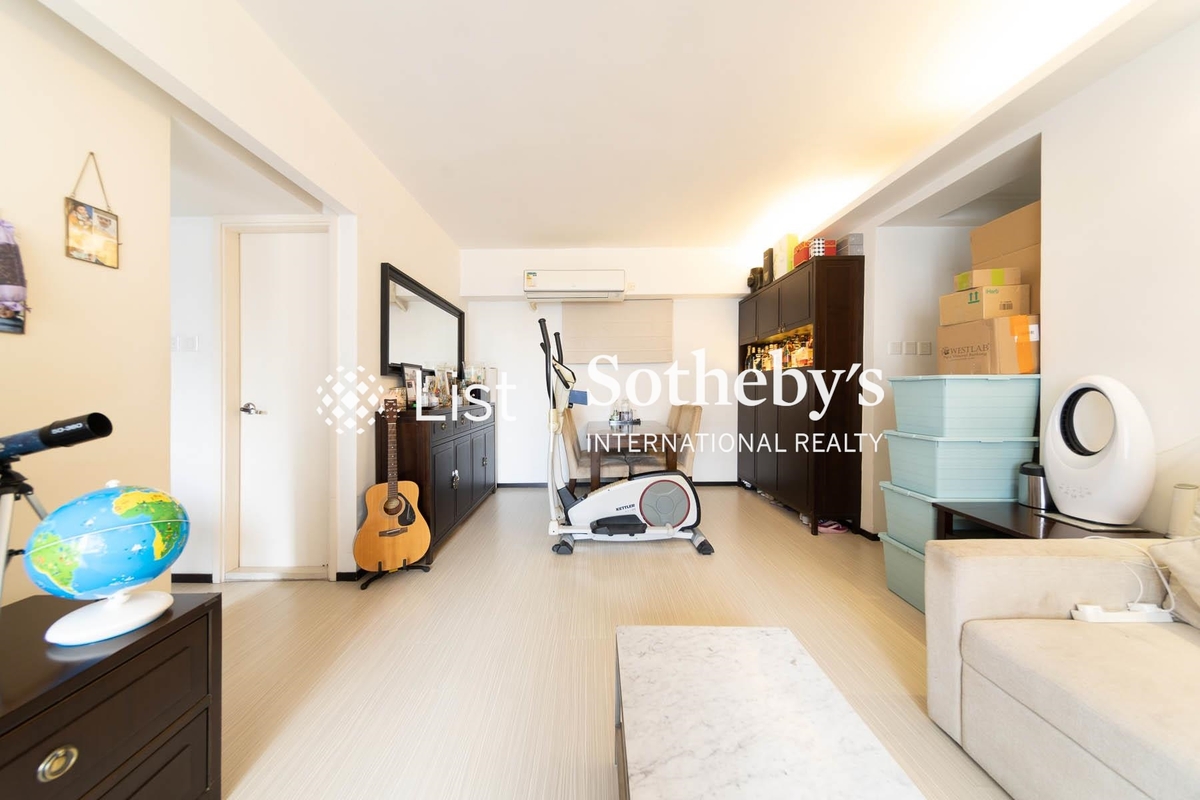 Excelsior Court 輝鴻閣 | Living and Dining Room