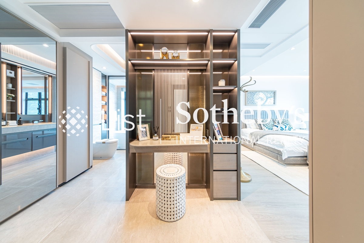 Dynasty Court 帝景園 | Walk-in Closet in Master Bedroom 