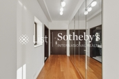 Ruby Court 嘉麟阁 | Foyer