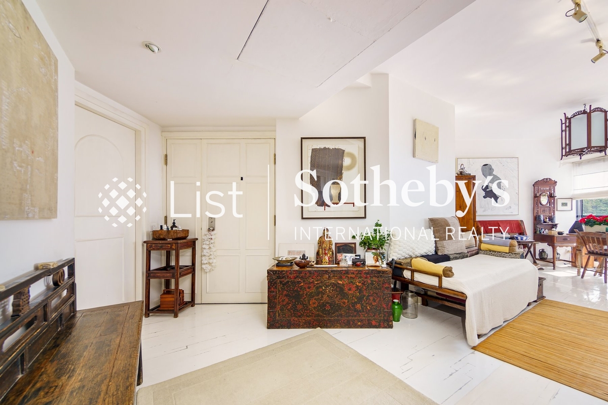 Pacific View 浪琴園 | Entrance and Living Room