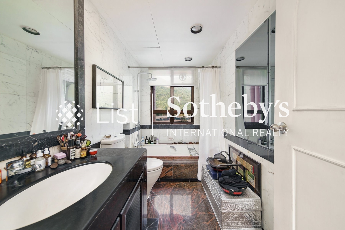 Pacific View 浪琴園 | Master Bathroom
