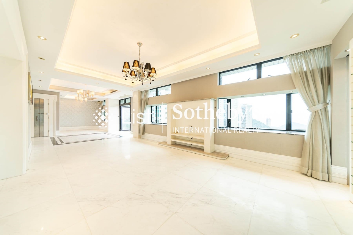 37 Repulse Bay Road 淺水灣道37號 | Living and Dining Room