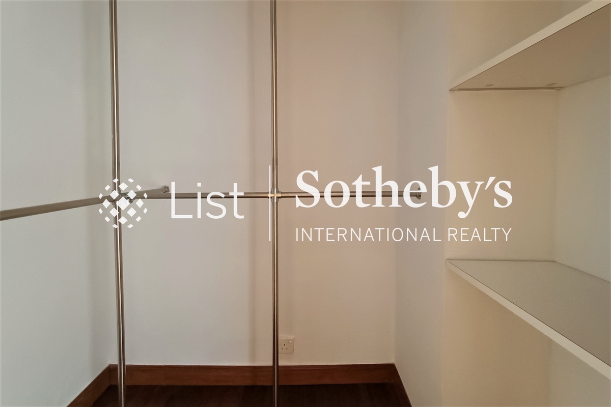 Pacific View 浪琴園 | Walk-in Closet in Master Bedroom 