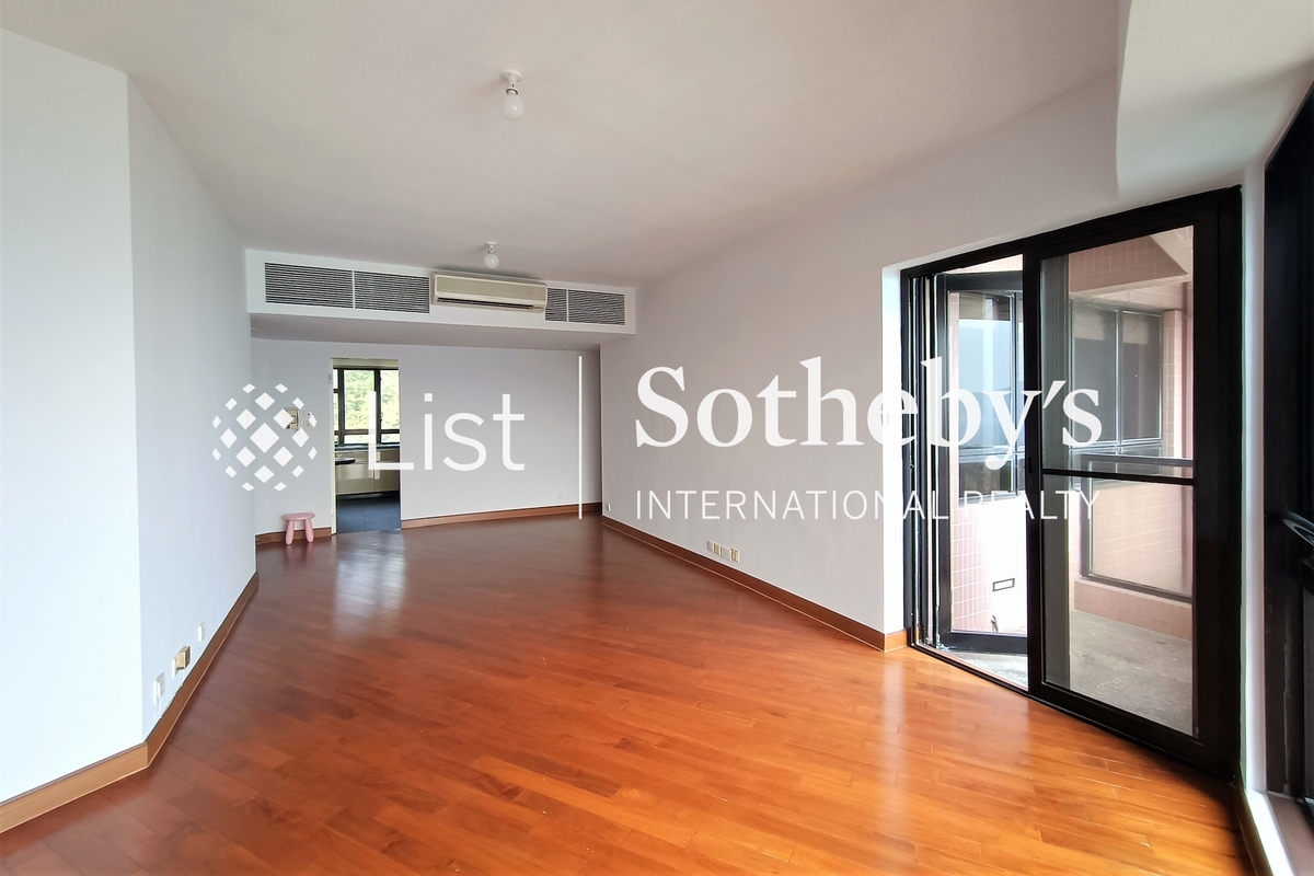 Pacific View 浪琴園 |  Living and Dining Room