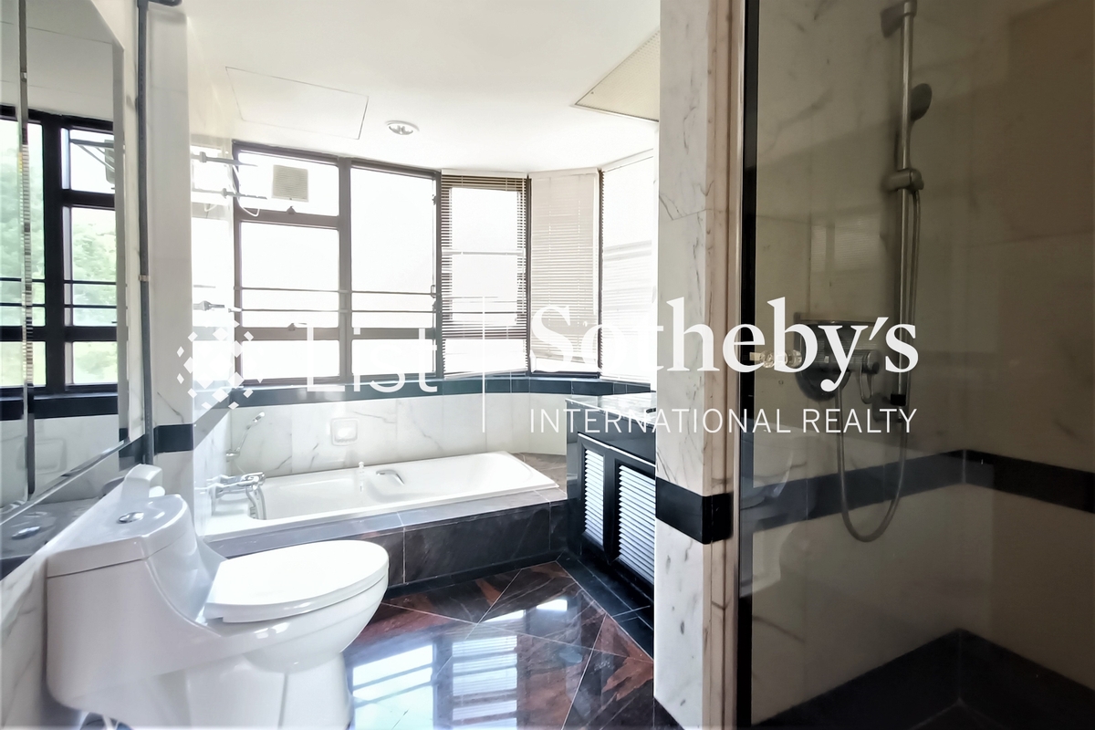 Pacific View 浪琴園 | Master Bathroom