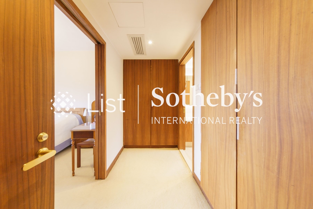 Pacific View 浪琴園 | Dressing Area in Master Bedroom 