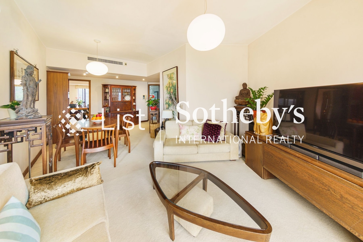 Pacific View 浪琴園 | Living and Dining Room