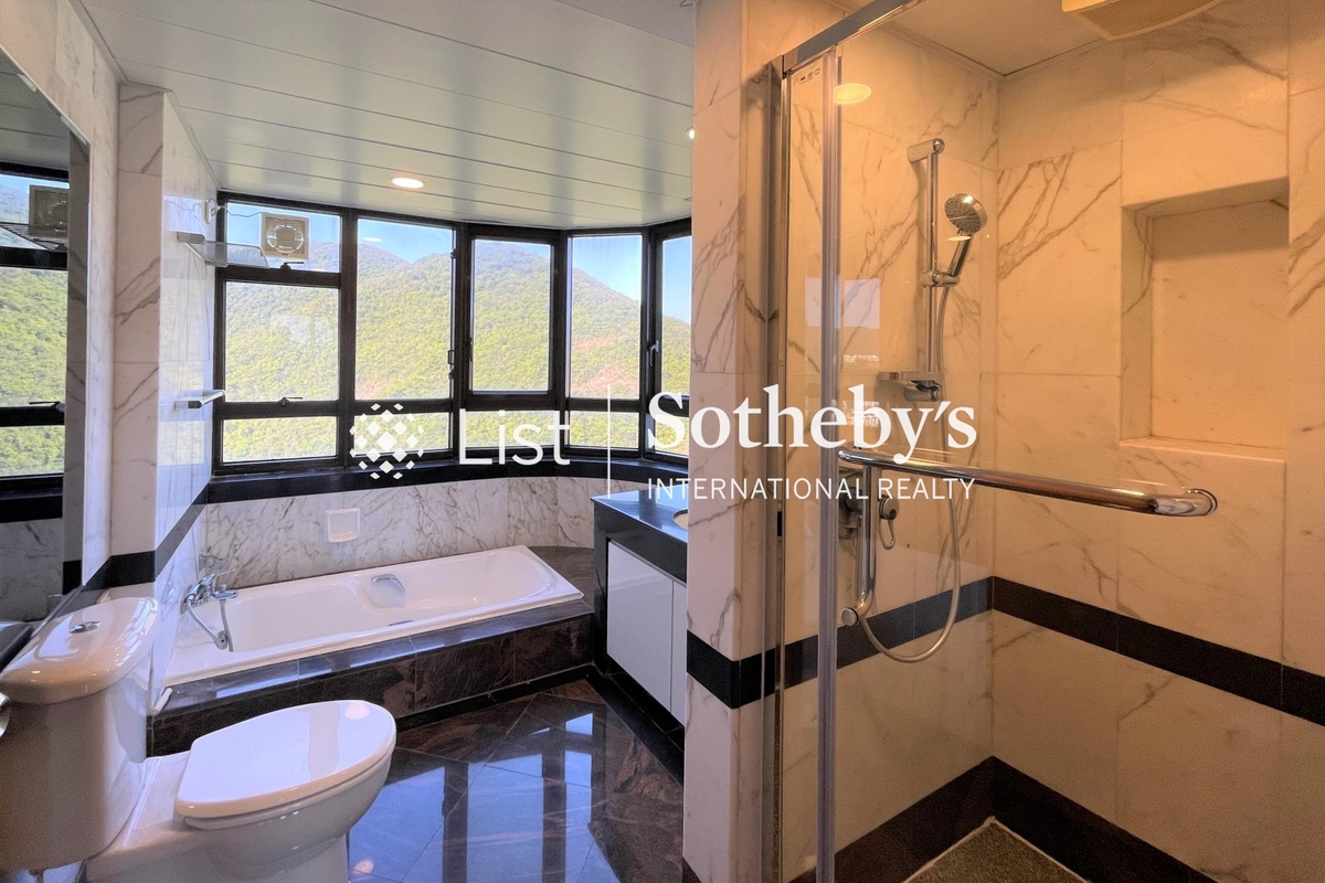 Pacific View 浪琴園 | Master Bathroom