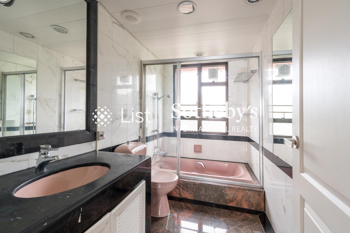 Pacific View 浪琴園 | Master Bathroom