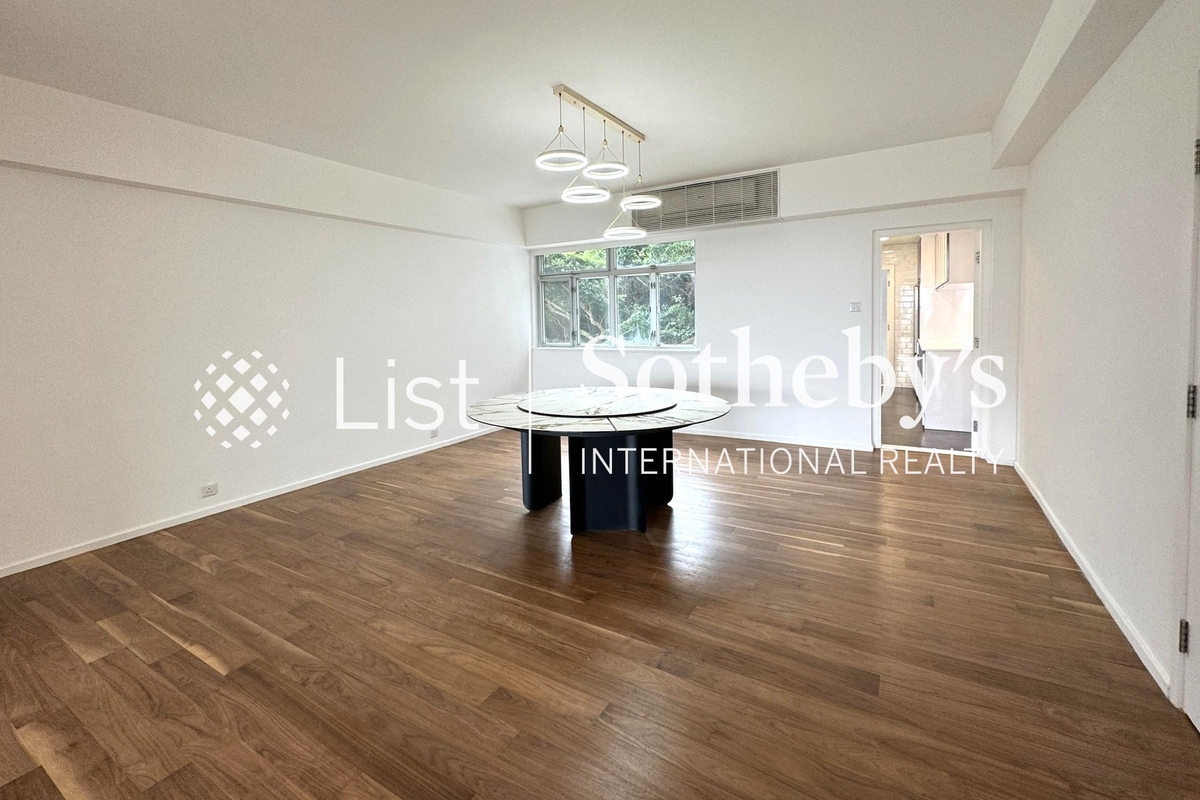 Repulse Bay Garden 麗景園 | Living and Dining Room