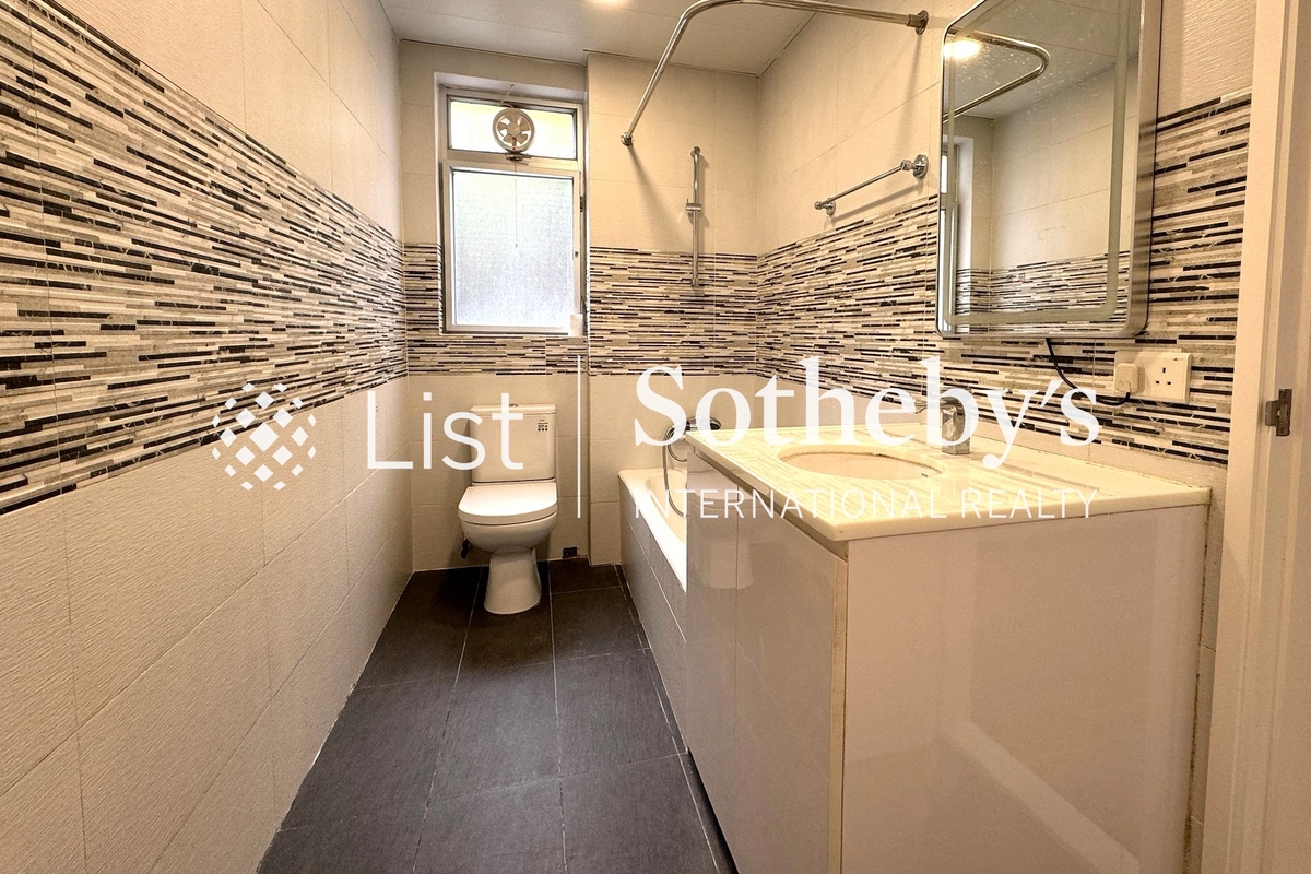 Repulse Bay Garden 麗景園 | Guest Bathroom