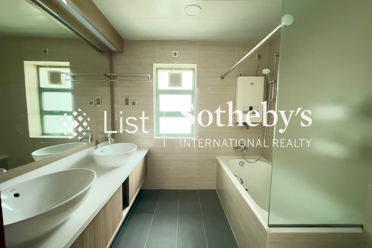 Repulse Bay Garden 麗景園 | Master Bathroom