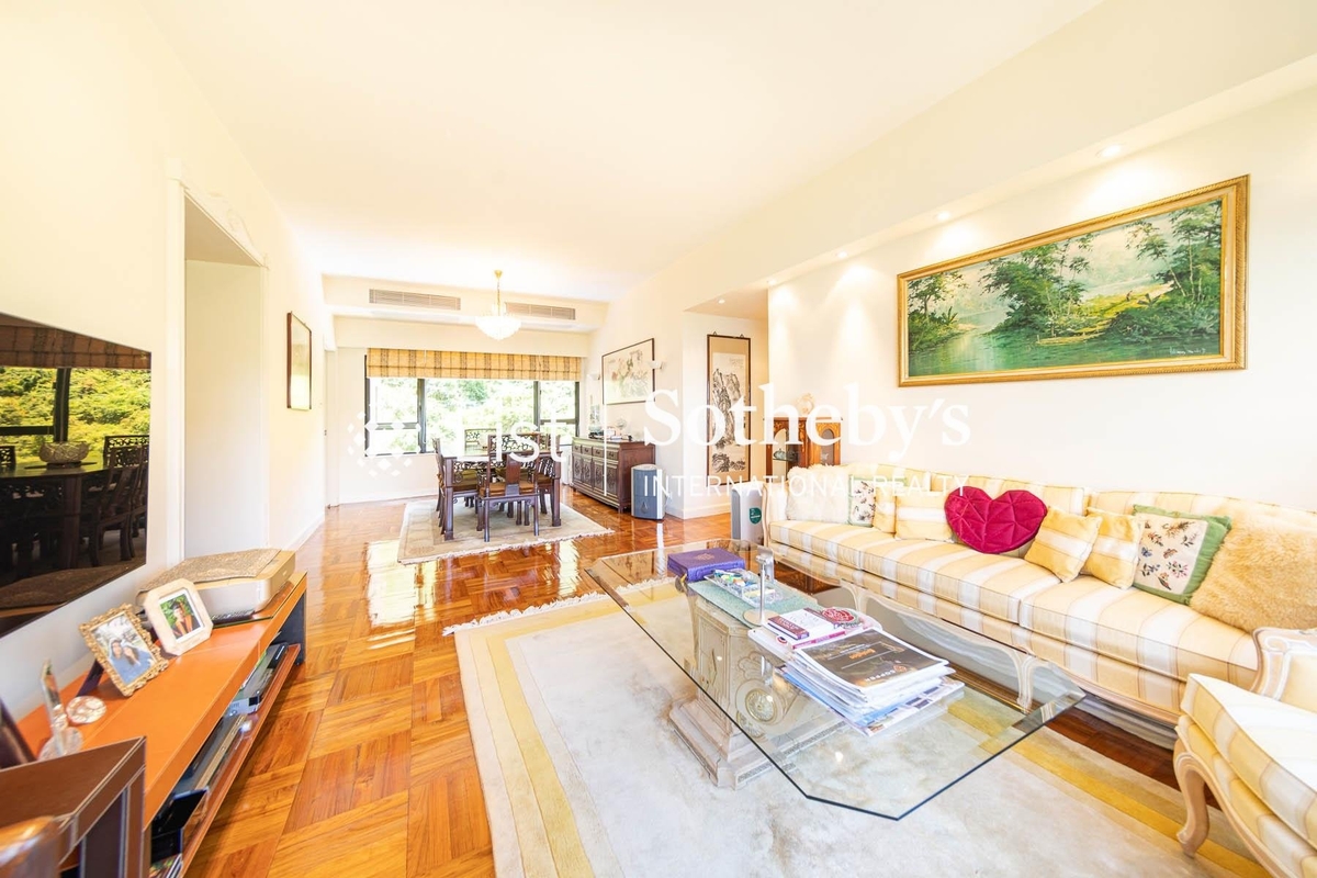 Ruby Court 嘉麟阁 | Living and Dining Room