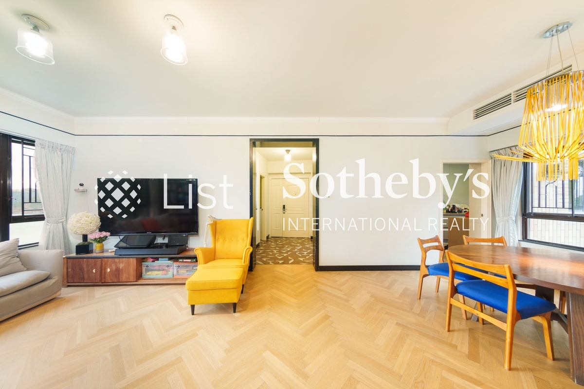 Ruby Court 嘉麟閣 | Living and Dining Room