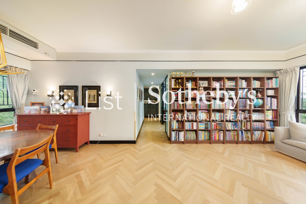 Ruby Court 嘉麟閣 | Living and Dining Room