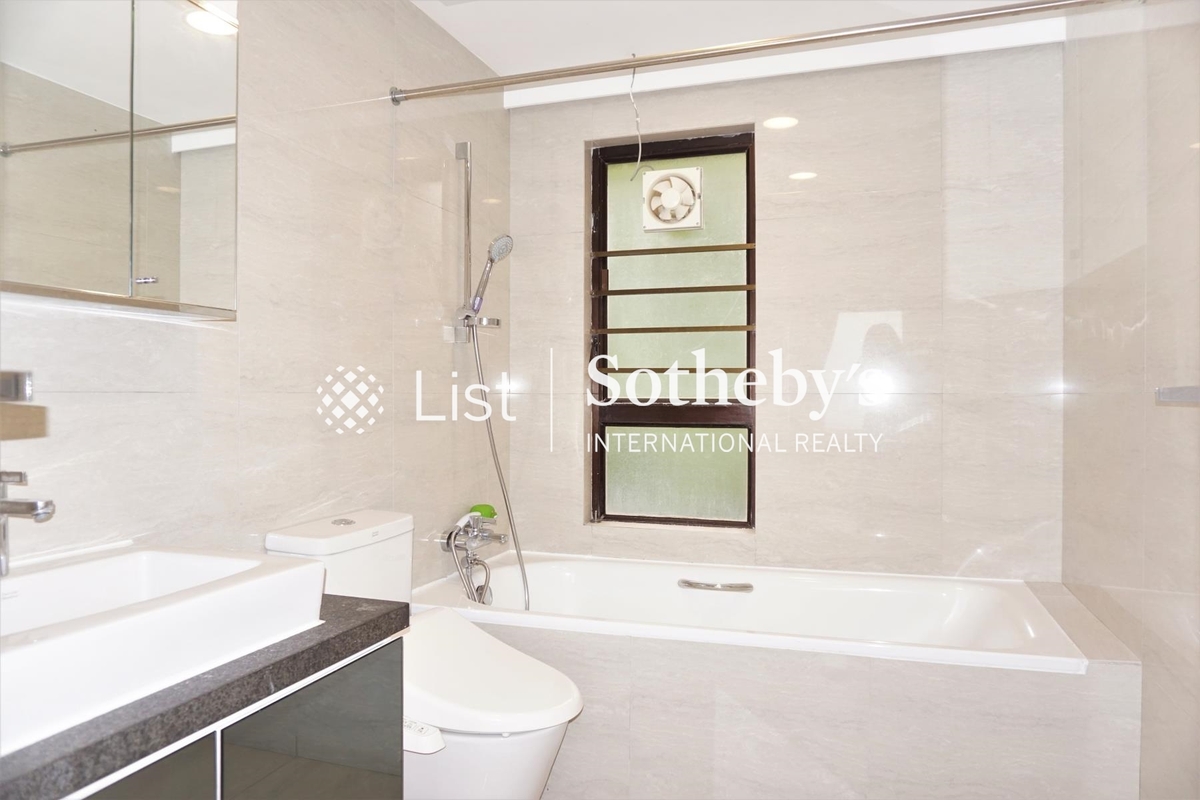 Ruby Court 嘉麟閣 | Master Bathroom