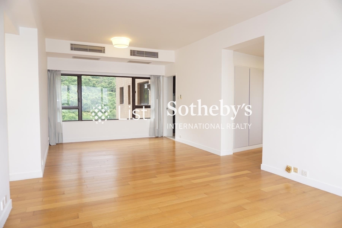 Ruby Court 嘉麟閣 | Living and Dining Room