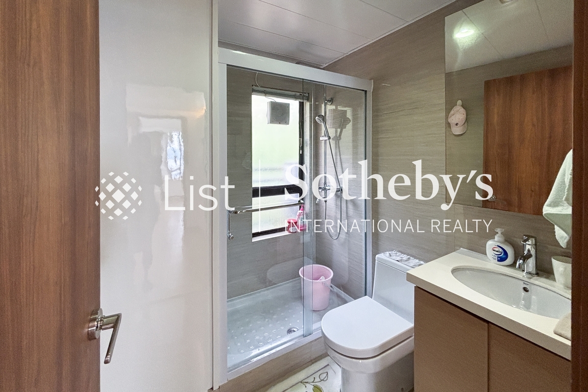 Ruby Court 嘉麟閣 | Guest Bathroom