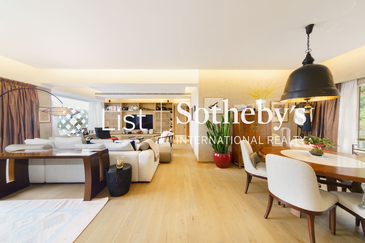 Ruby Court 嘉麟閣 | Living and Dining Room