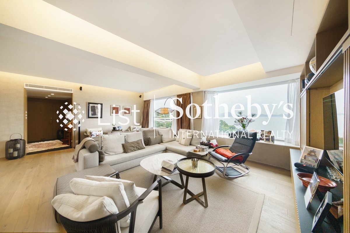 Ruby Court 嘉麟閣 | Living and Dining Room