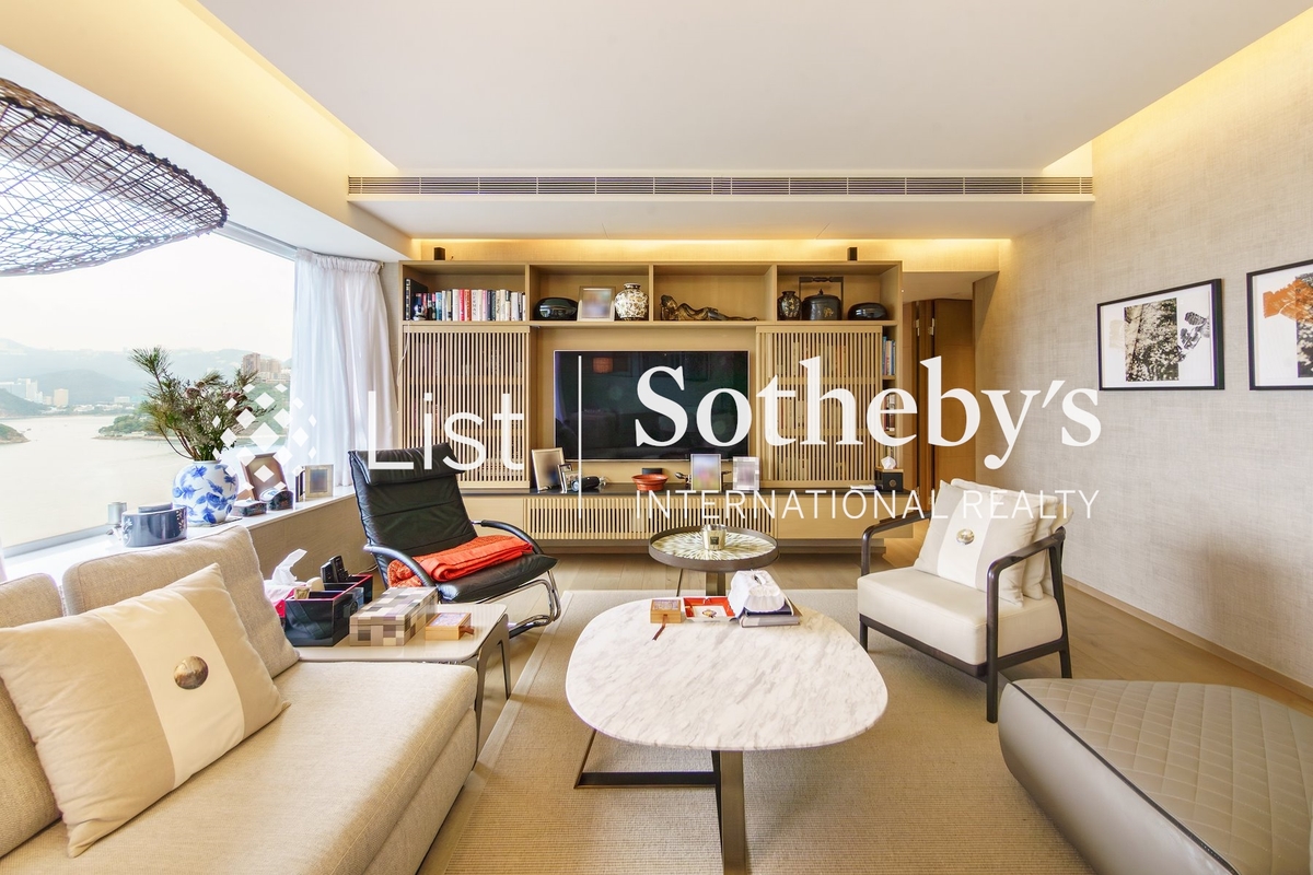 Ruby Court 嘉麟閣 | Living and Dining Room