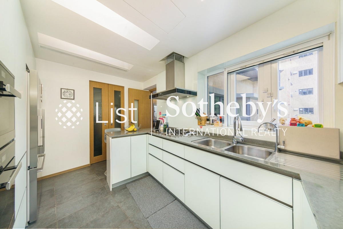 Ruby Court 嘉麟閣 | Kitchen